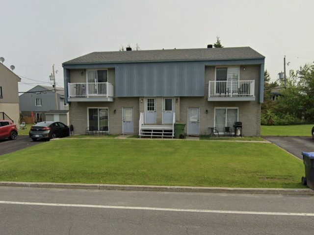 Façade de l’immeuble de 4 logements au 2990-2996 chemin Vanier, à Lévis