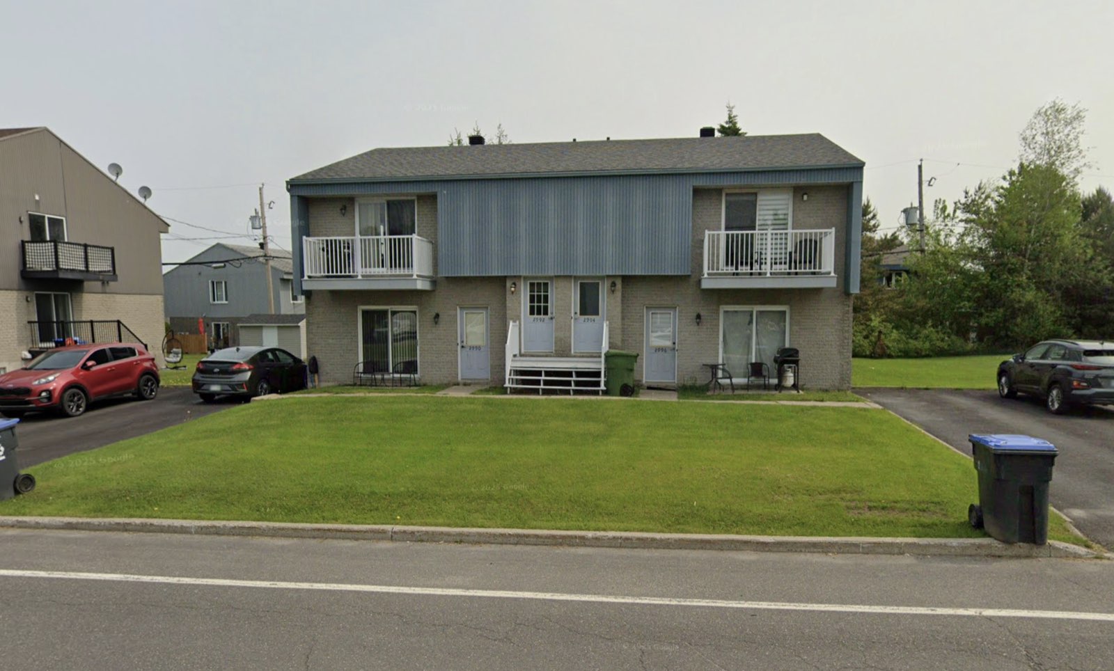Façade de l’immeuble de 4 logements au 2990-2996 chemin Vanier, à Lévis